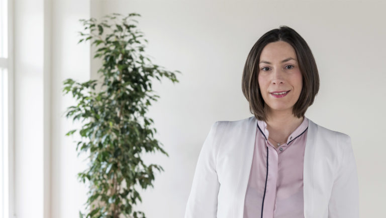 Stéphanie Juan bio header.